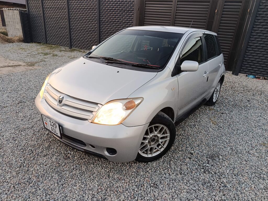 Toyota Ist: 2003 г., 1.3 л, Автомат, Бензин, Хэтчбэк: фото 1