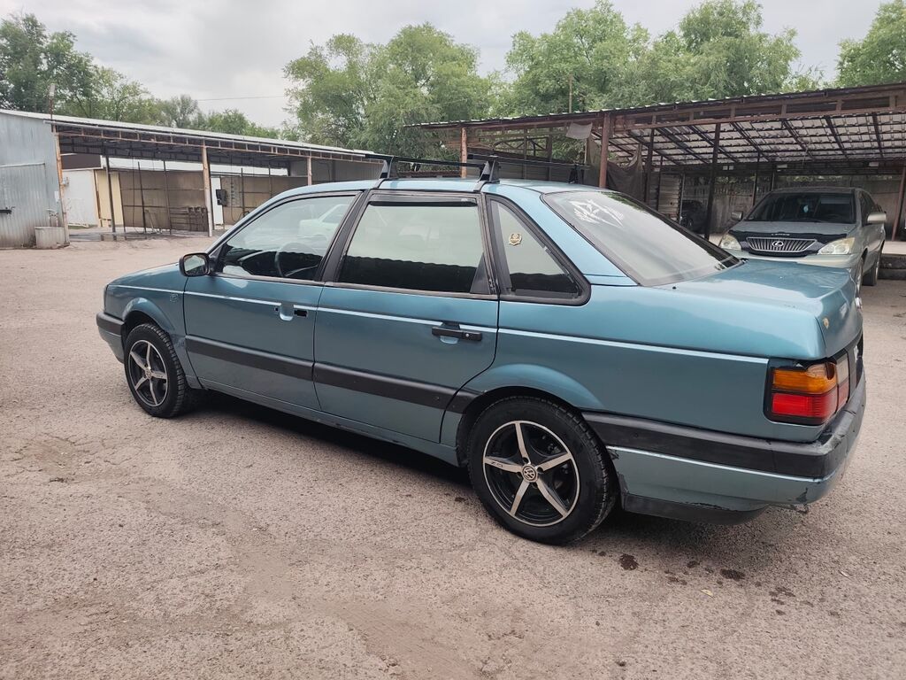 Volkswagen Passat: 1990 г., 1.8 л, Механика, Газ, Седан: фото 3