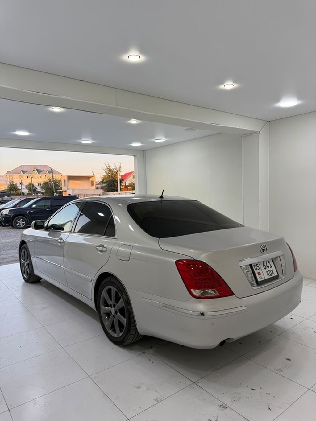 Toyota Crown Majesta: 2004 г., 4.3 л, Автомат, Бензин, Седан: фото 5