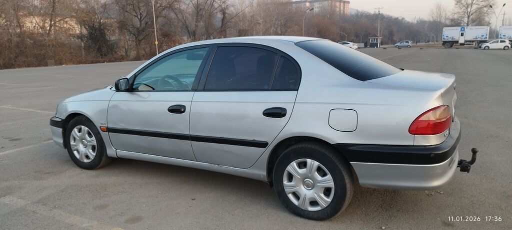 Toyota Avensis: 2000 г., 1.8 л, Механика, Бензин, Седан: фото 2