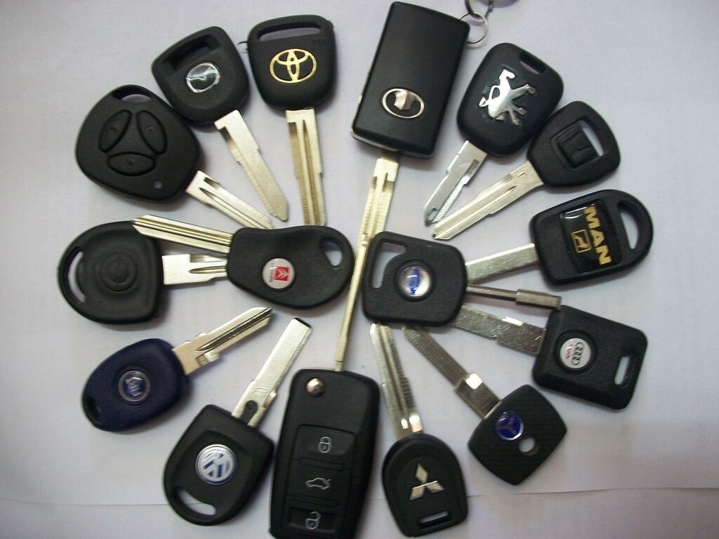 Изготовления автомобильных чипов. Автоключи Вольво дубликат. Ключи от автомобиля. Ключи разных авто. Ключи от автомобилей разных марок.