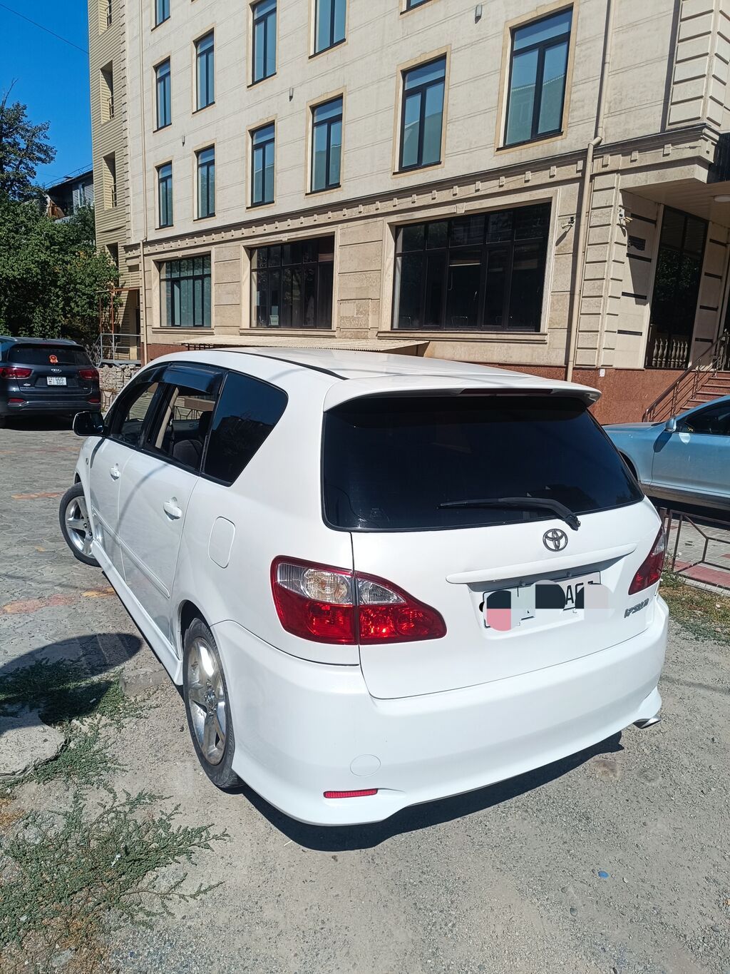 Toyota Avensis Verso: 2004 г., 2.4 л, Автомат, Газ, Минивэн: фото 4