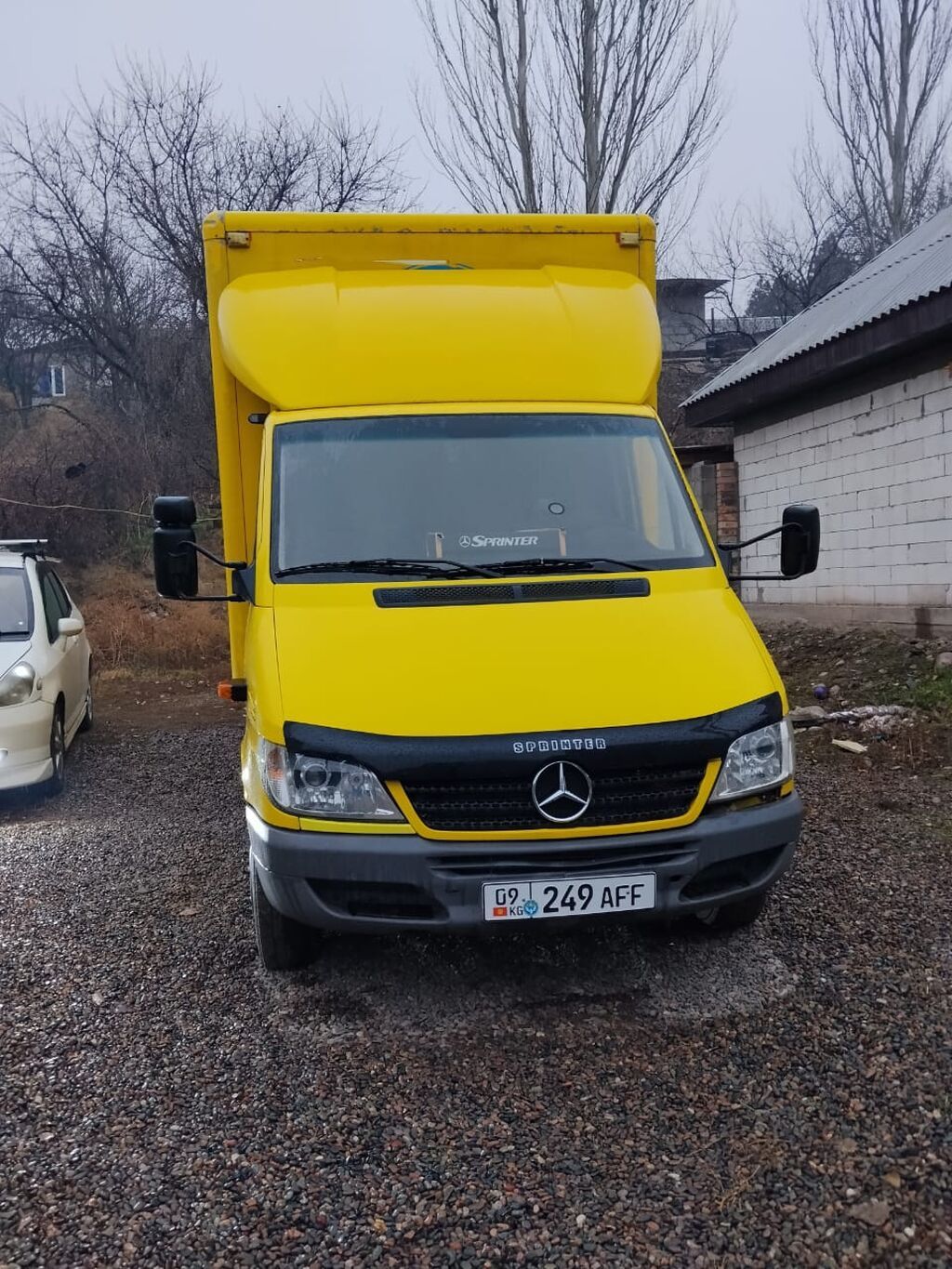 Легкий грузовой фургон Mercedes-Benz Sprinter (желтый: фото 5
