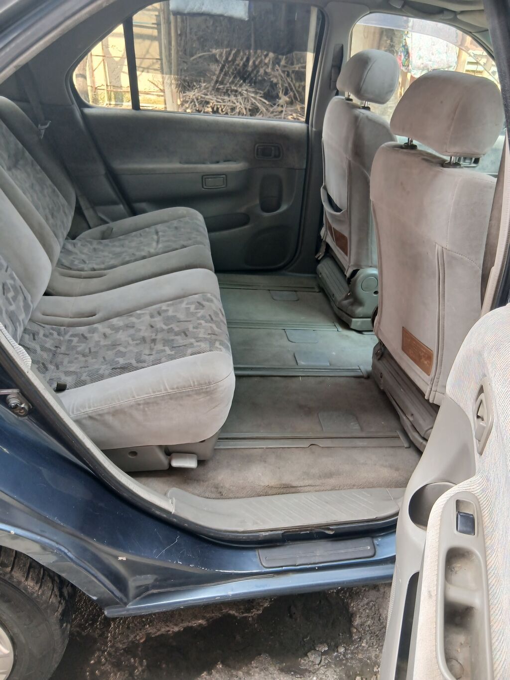 Nissan R Nessa: 1998 г., 2 л, Автомат, Бензин, Универсал: фото 5