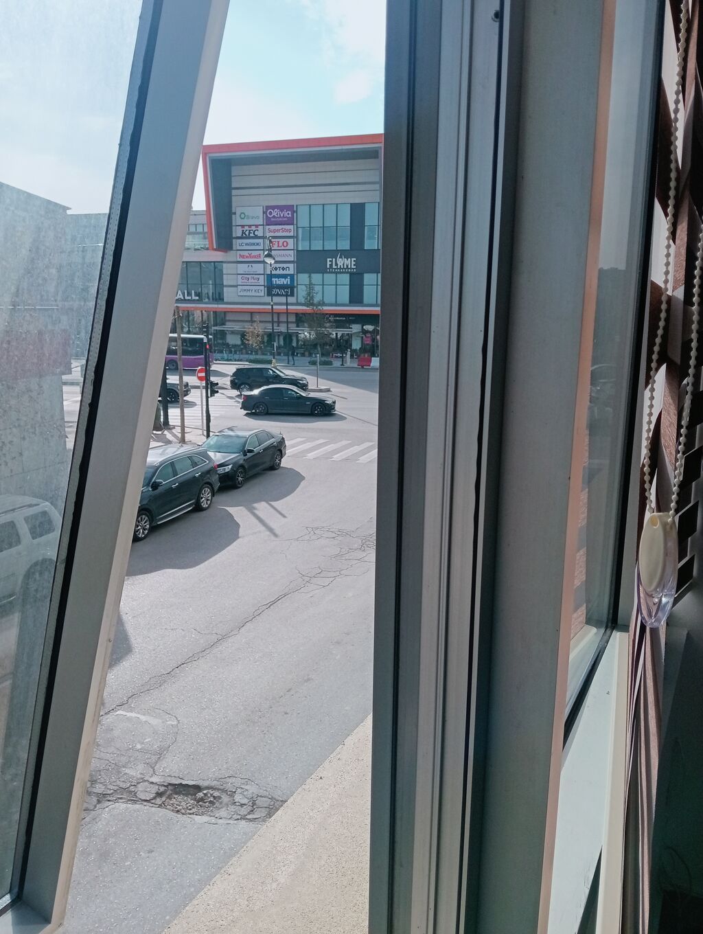 İcarəyə verilən ofis sahəsi. Babek pr 31, ağ şəhər ctiy park ilə