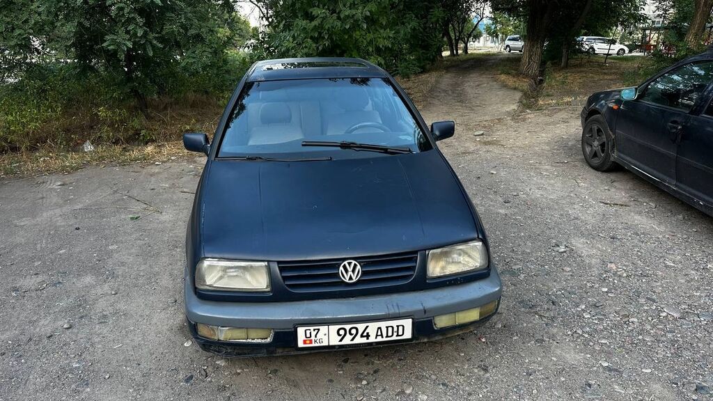 Volkswagen Vento: 1993 г., 1.8 л, Механика, Бензин, Седан: фото 4