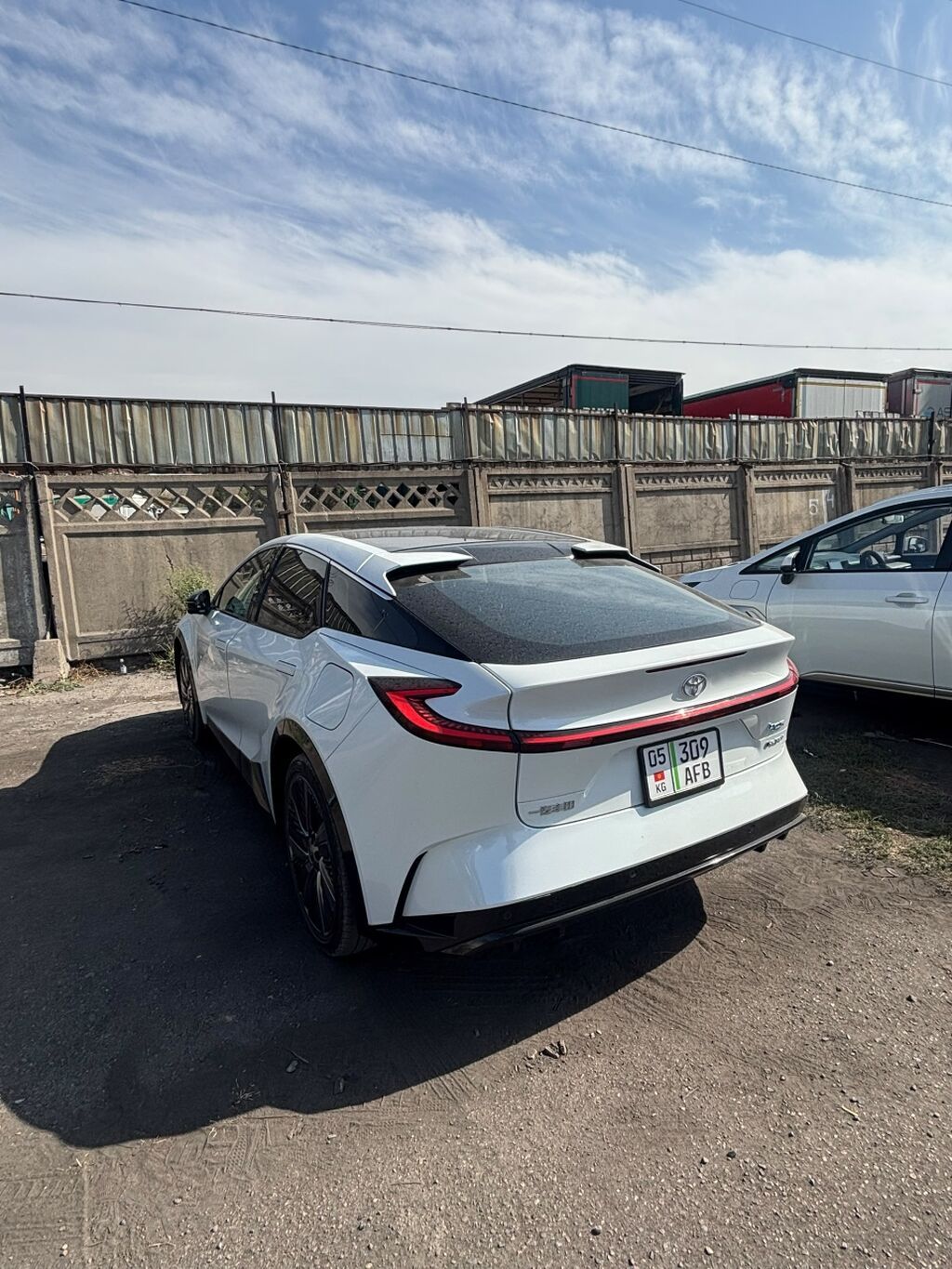 Toyota bZ5: 2025 г., Автомат, Электромобиль, Лифтбек: фото 1