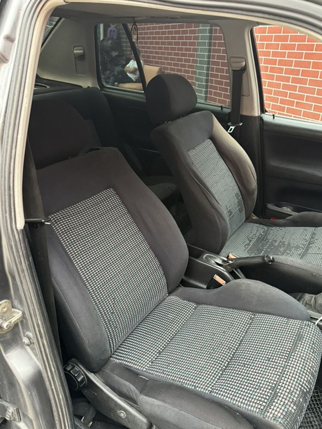 Volkswagen Vento: 1992 г., 2 л, Механика, Бензин, Седан: фото 4