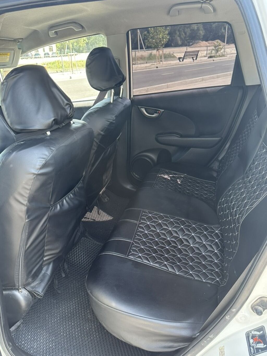 Honda Fit: 2010 г., 1.5 л, Автомат, Бензин, Хэтчбэк: фото 8