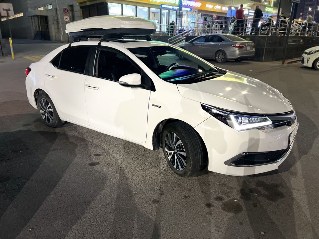 Toyota Corolla: 2019 г., 1.8 л, Робот, Гибрид, Седан: фото 3