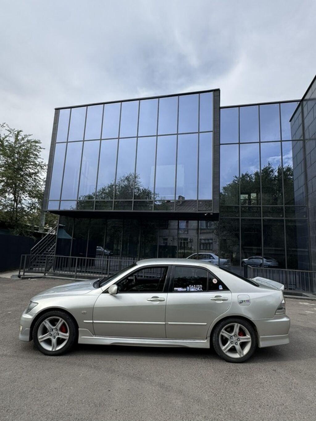 Toyota Altezza: 2002 г., 2 л, Автомат, Бензин, Седан: фото 3
