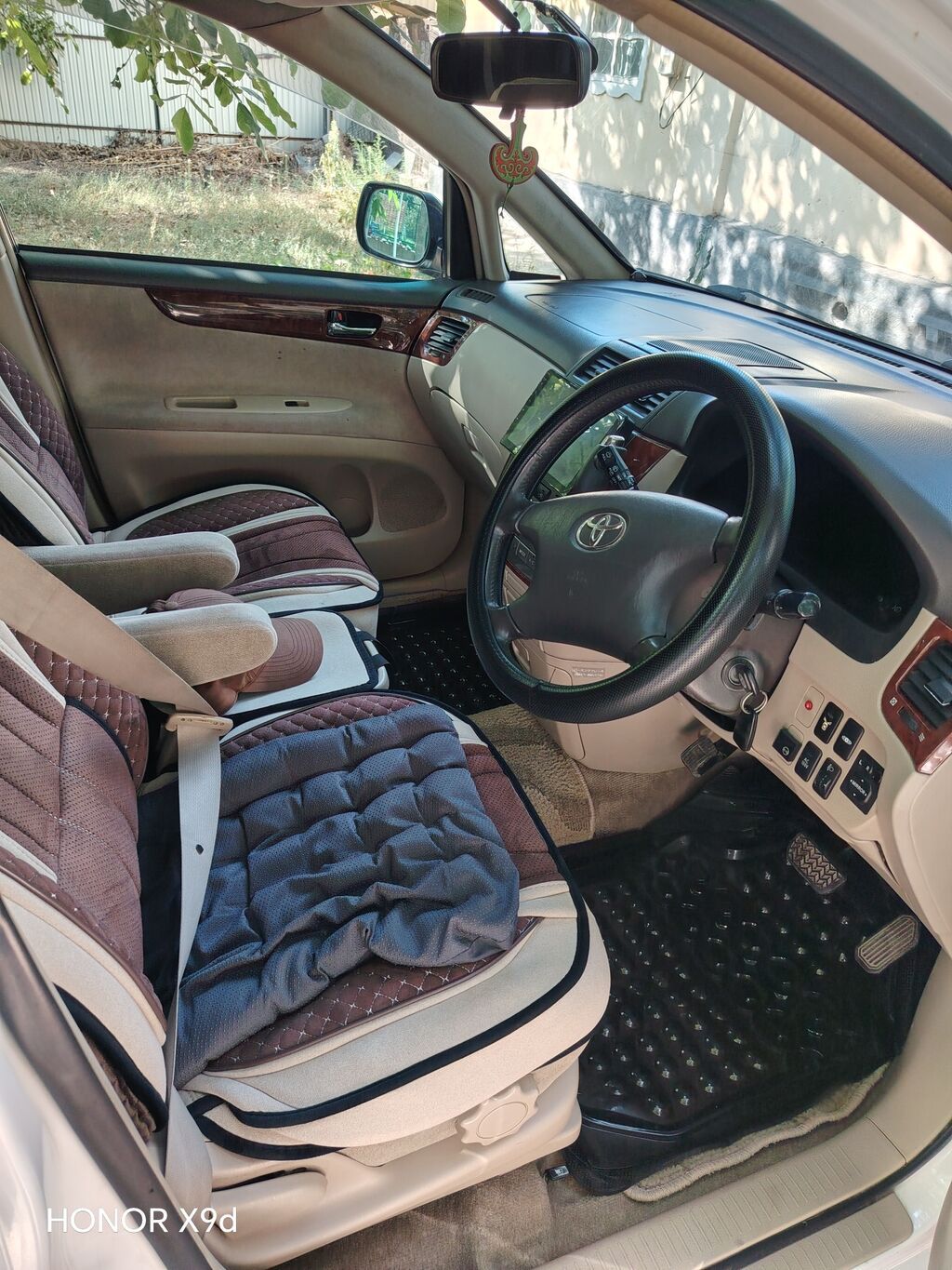 Toyota Ipsum: 2003 г., 2.4 л, Автомат, Газ, Минивэн: фото 2