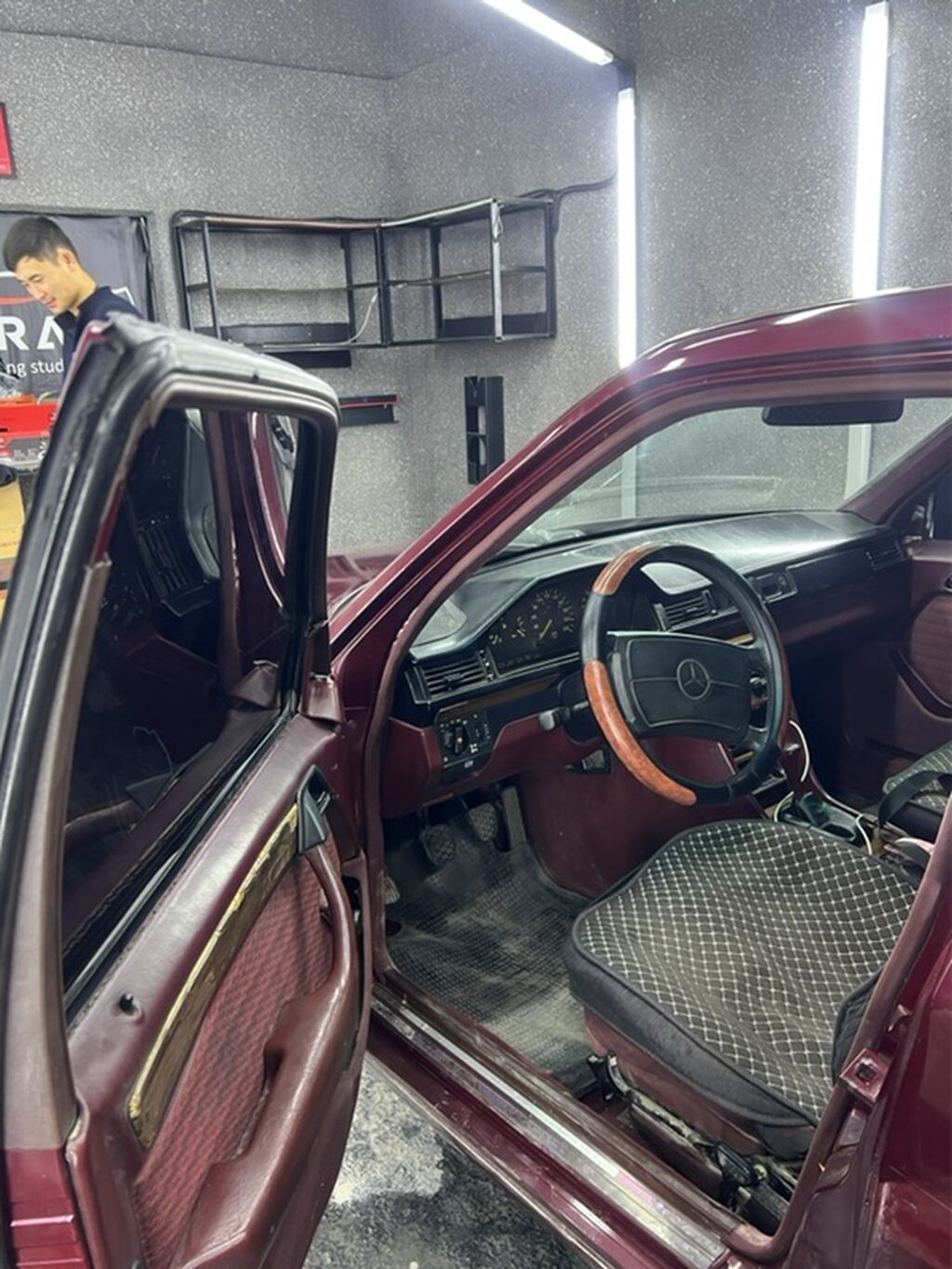Mercedes-Benz W124: 1991 г., 2.3 л, Механика, Бензин, Седан: фото 5