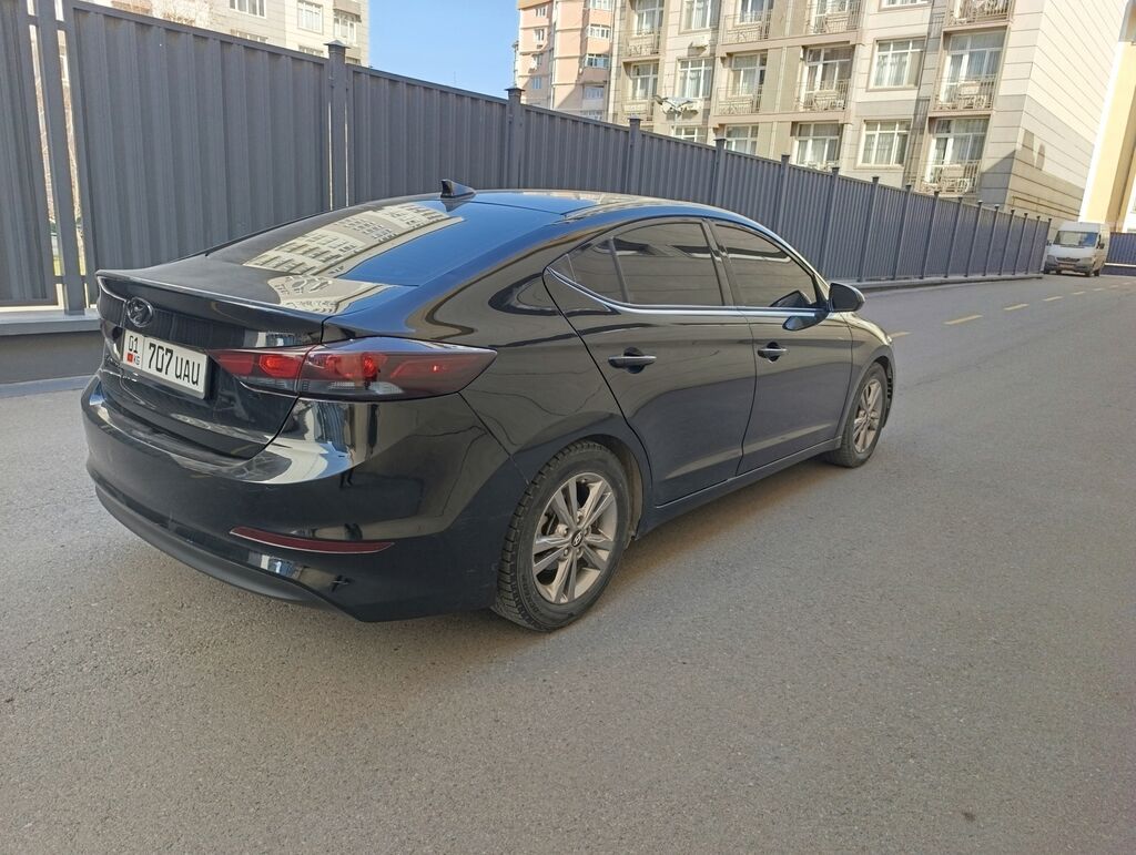 Hyundai Elantra: 2017 г., 2 л, Автомат, Бензин: фото 3