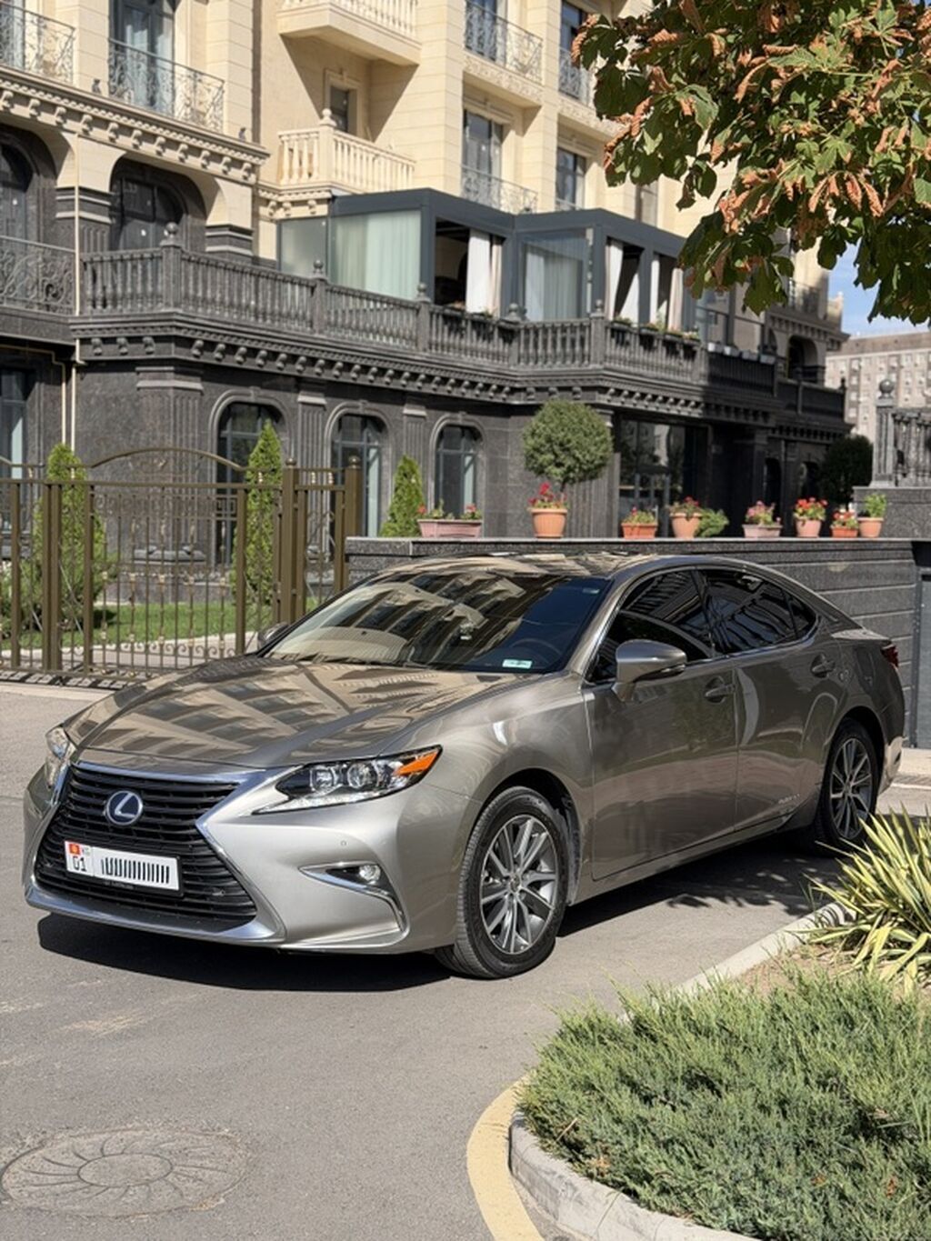 Lexus ES: 2017 г., 2.5 л, Вариатор, Гибрид, Седан: фото 2
