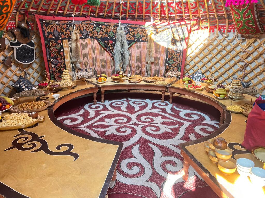 Аренда юрты, Каркас Деревянный, 65 баш, Стол — фото 2
