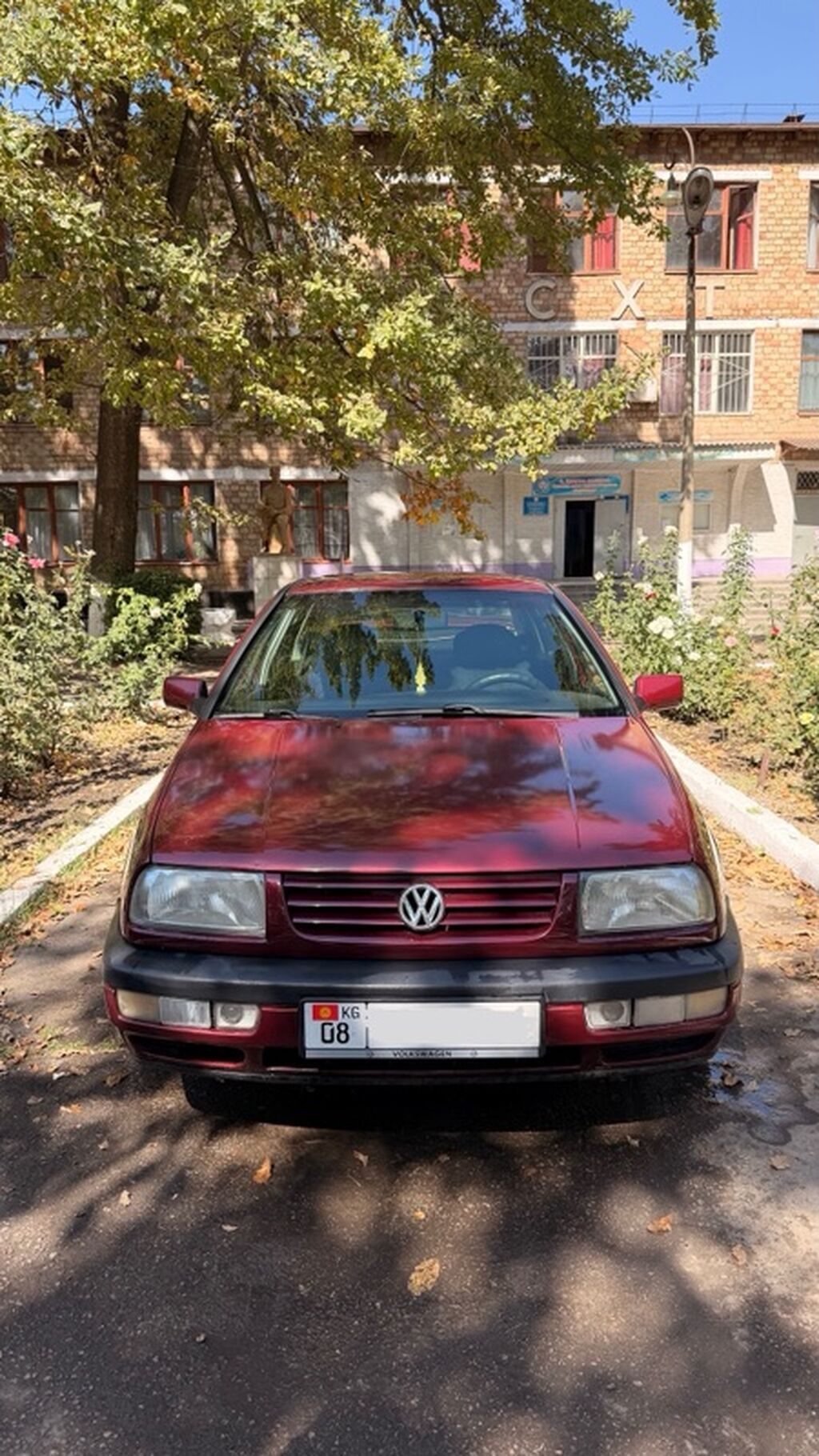 Volkswagen Vento: 1994 г., Бензин, Седан: фото 1