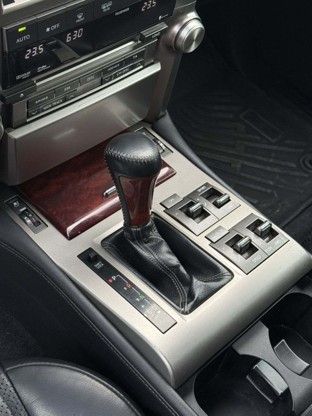 Lexus GX: 2011 г., 4.6 л, Автомат, Бензин, Внедорожник: фото 7