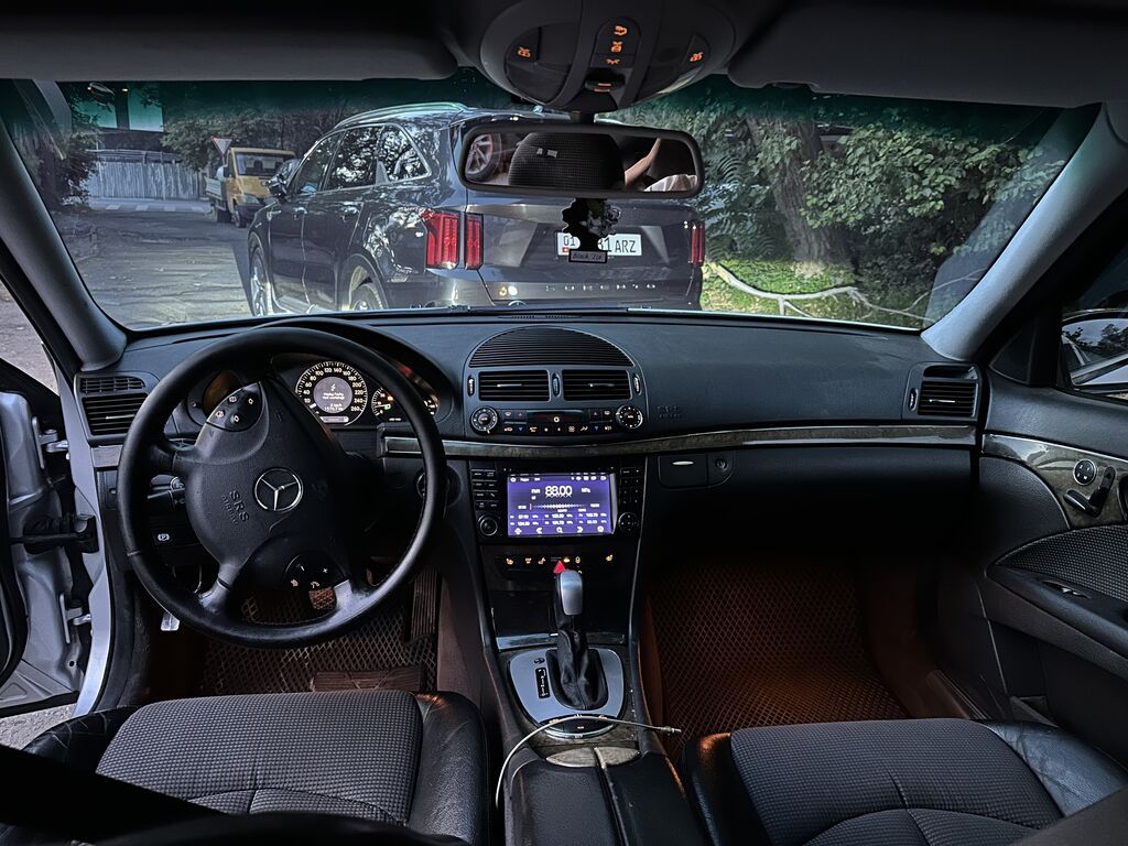 Mercedes-Benz E-Class: 2003 г., 5 л, Автомат, Бензин, Седан — фото 7