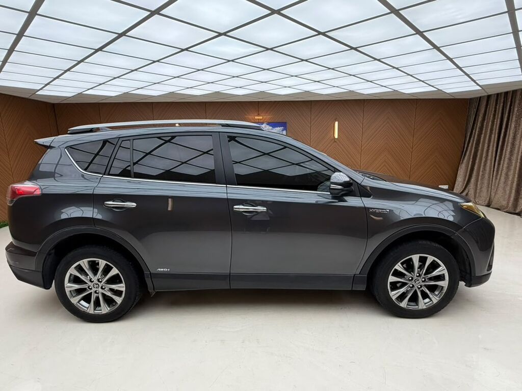 Toyota RAV4: 2017 г., 2.5 л, Автомат, Гибрид, Кроссовер: фото 3