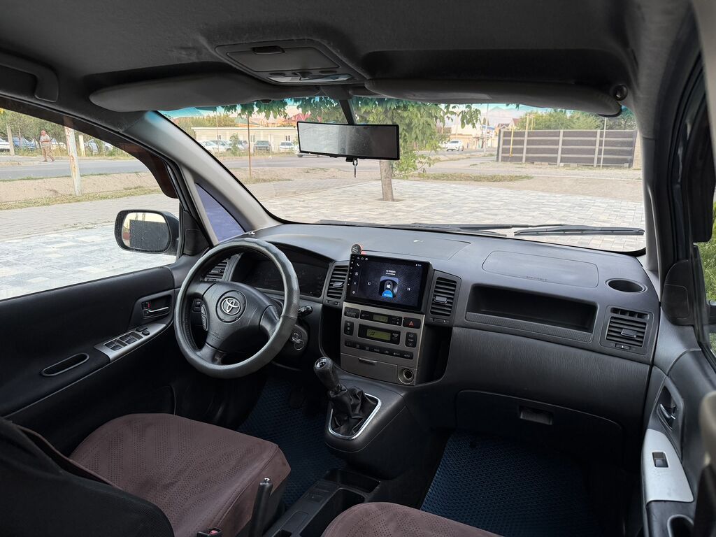 Toyota Corolla Verso: 2004 г., 1.6 л, Механика, Бензин, Седан: фото 8