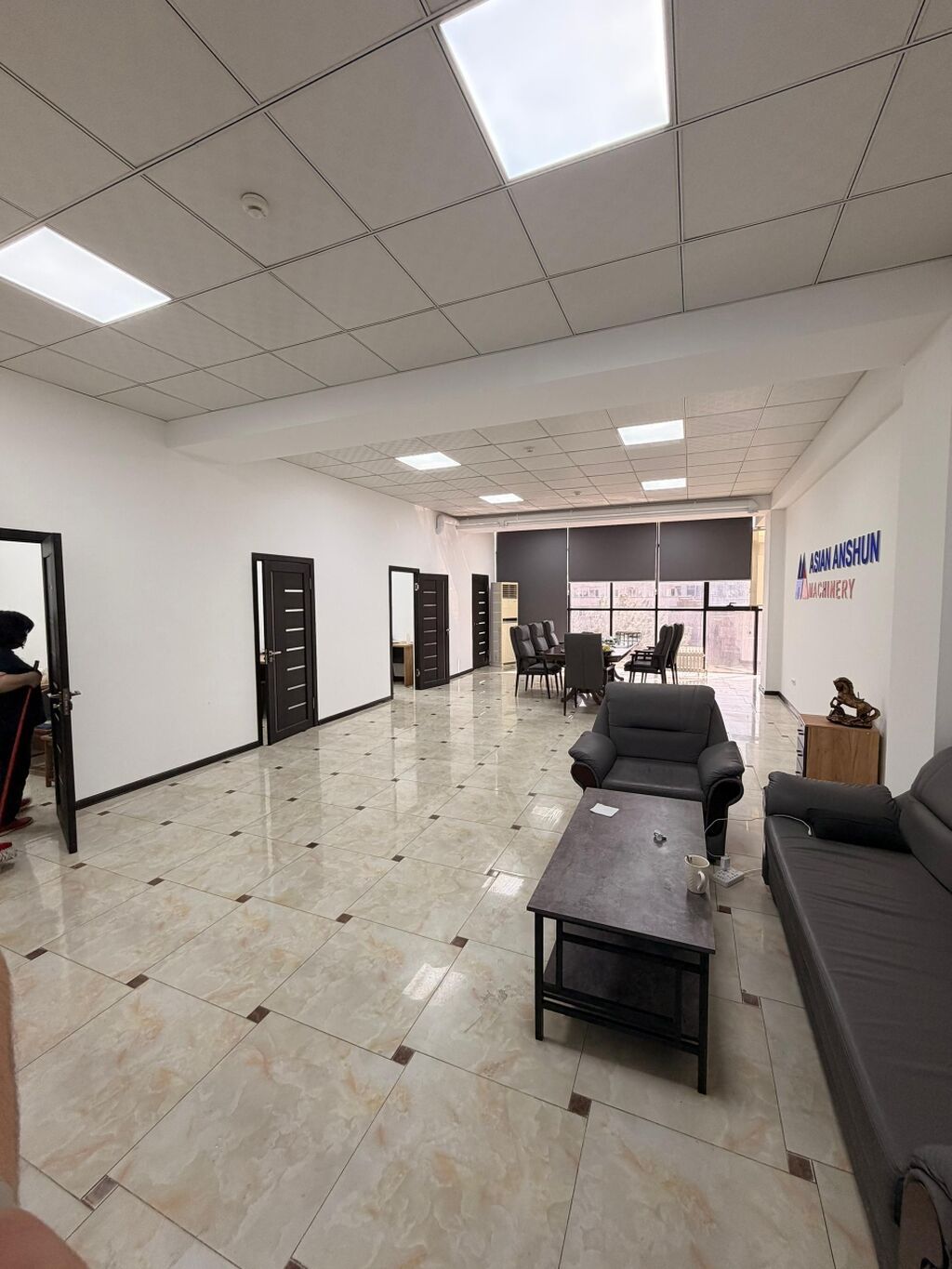 Аренда офисов, 100 м², В бизнес центре, 1 линия: фото 1