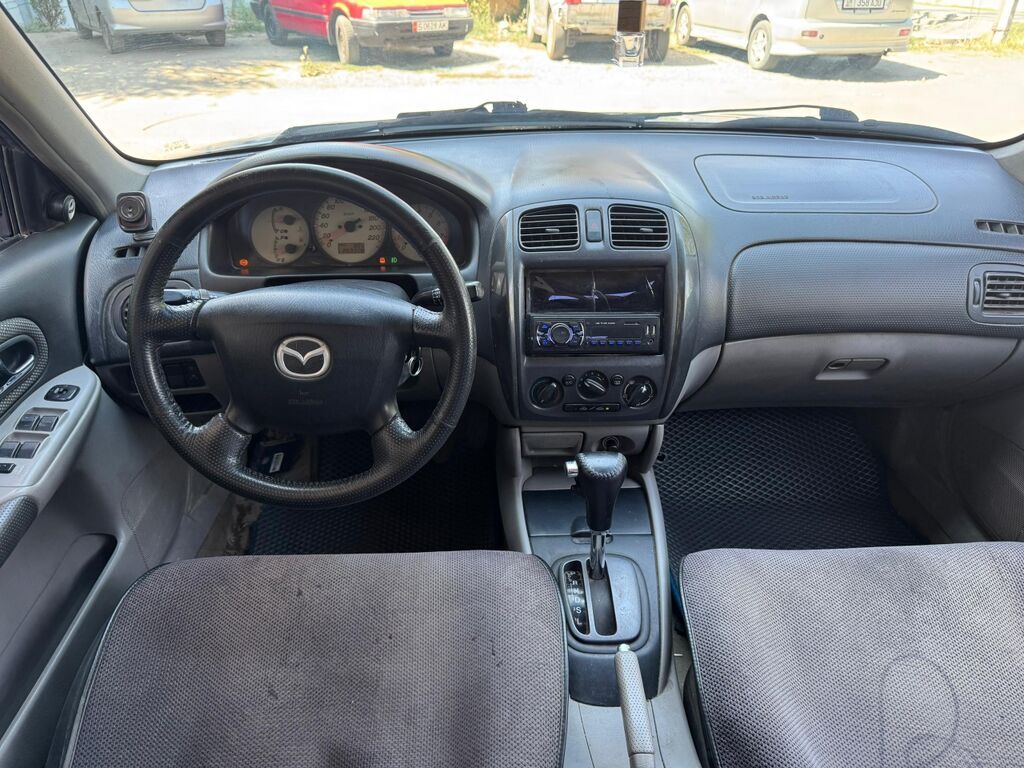 Mazda 323: 2002 г., 1.6 л, Автомат, Бензин, Седан: фото 6