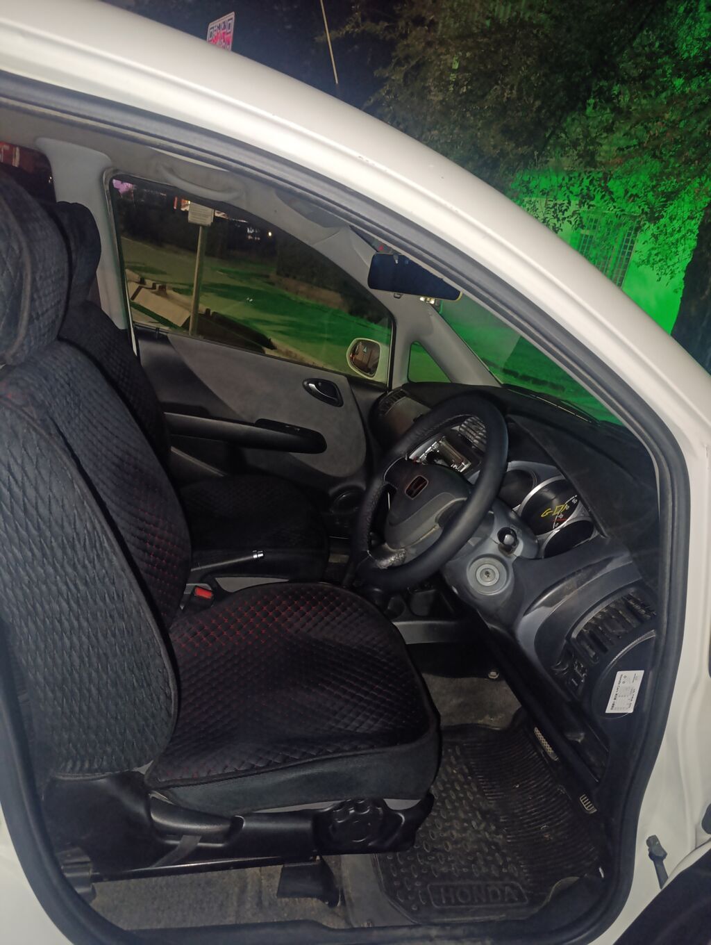 Honda Fit: 2003 г., 1.3 л, Автомат, Бензин, Хэтчбэк: фото 7