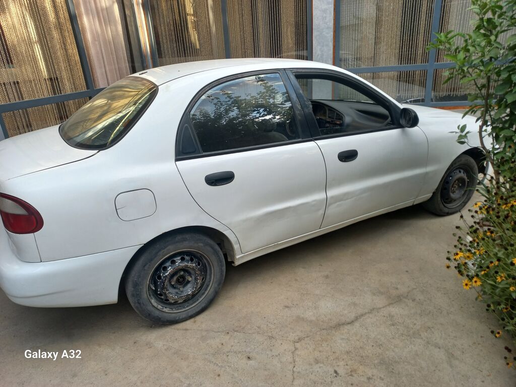 Daewoo Lanos: 1997 г., 1.5 л, Механика, Бензин, Седан: фото 4