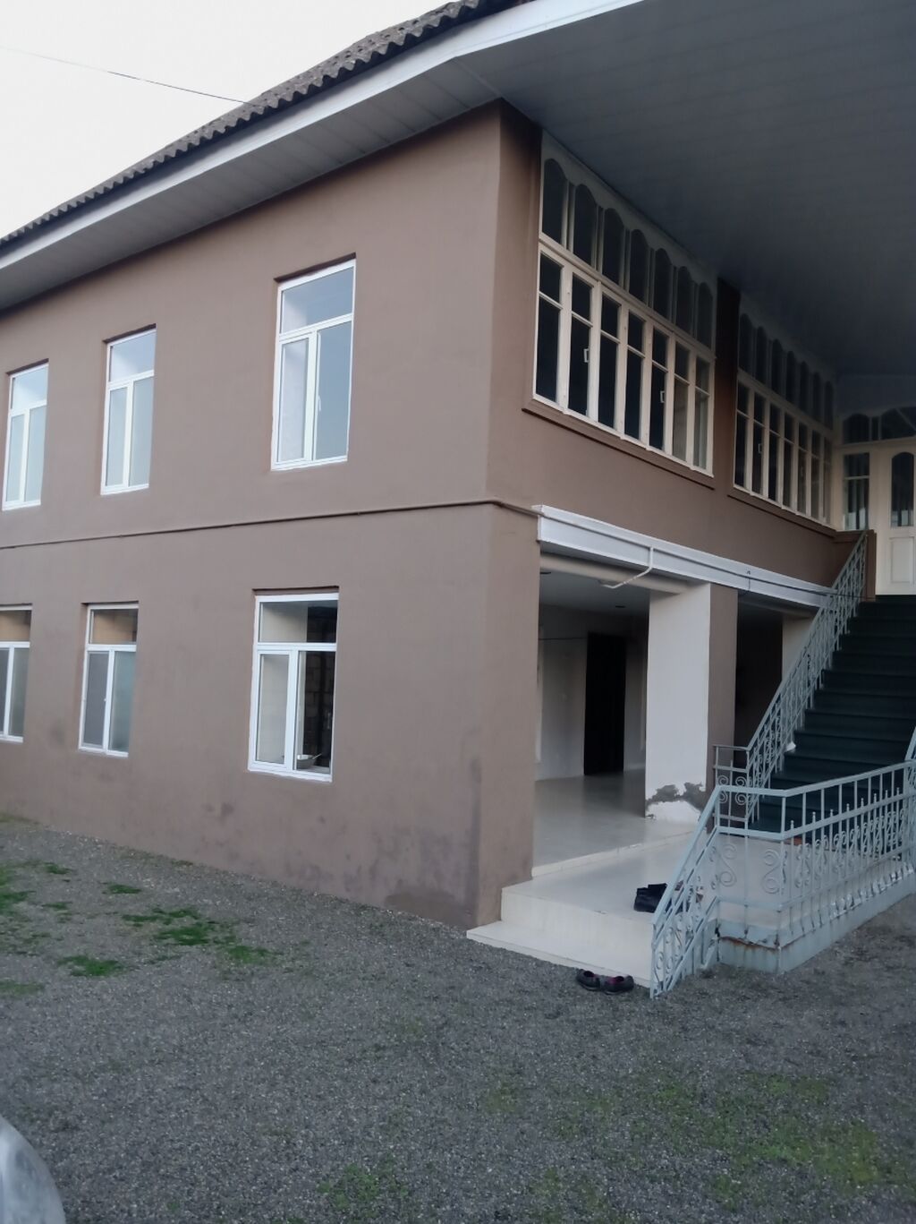 4 otaqlı, 200 kv. m, Yeni təmirli