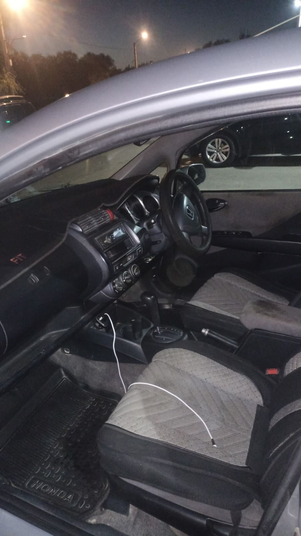 Honda Fit: 2002 г., 1.3 л, Вариатор, Бензин, Хэтчбэк: фото 5