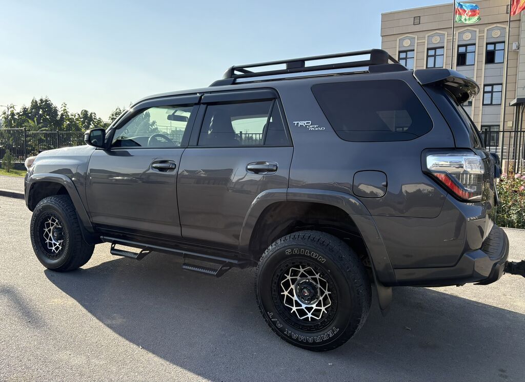 Toyota 4Runner: 2018 г., 4 л, Автомат, Бензин, Внедорожник: фото 5