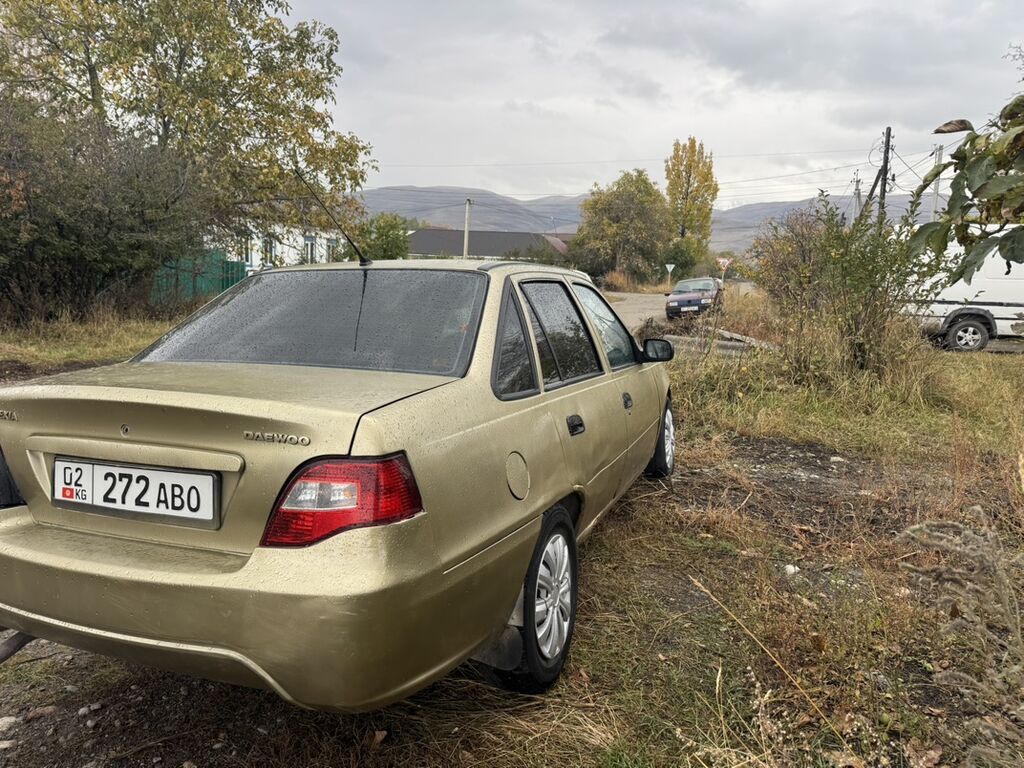 Daewoo Nexia: 2008 г., 1.5 л, Механика, Бензин, Седан: фото 2