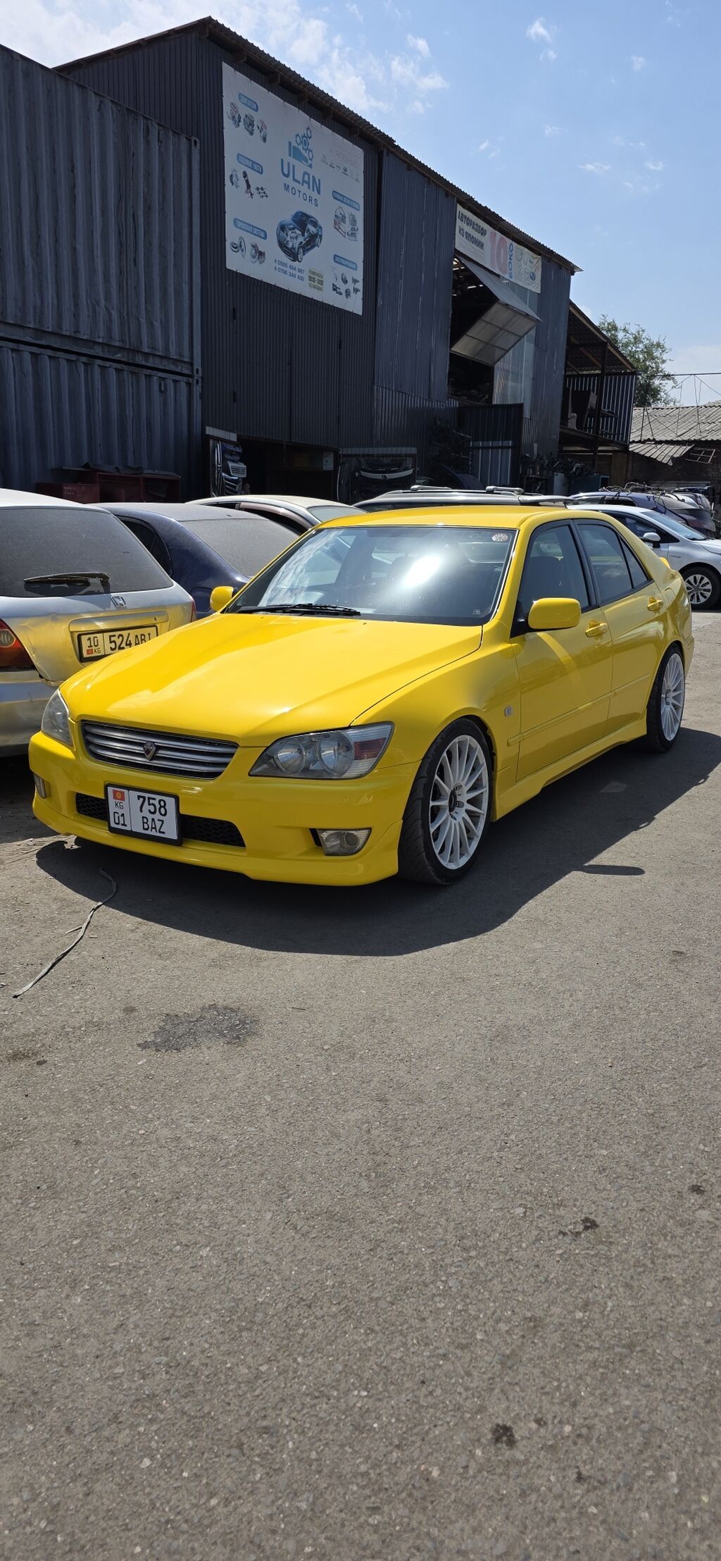 Toyota Altezza: 2001 г., 2 л, Механика, Бензин, Седан: фото 5