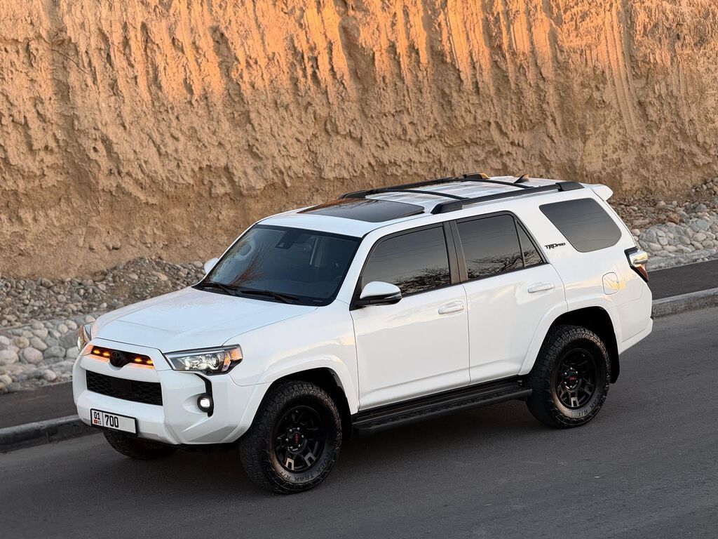 Toyota 4Runner: 2020 г., 4 л, Автомат, Бензин, Внедорожник: фото 3