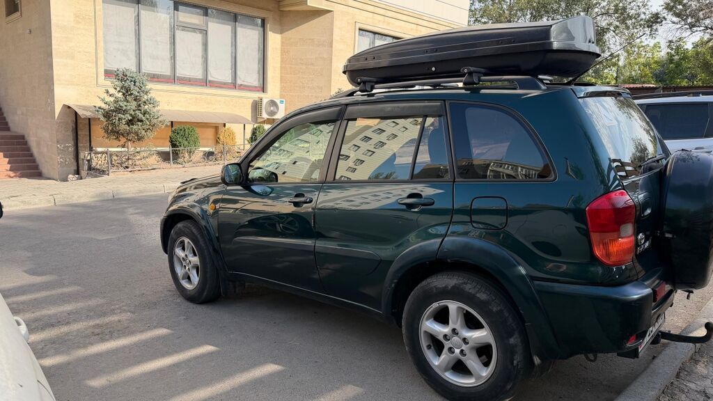 Toyota RAV4: 2001 г., 2 л, Автомат, Бензин, Кроссовер: фото 3