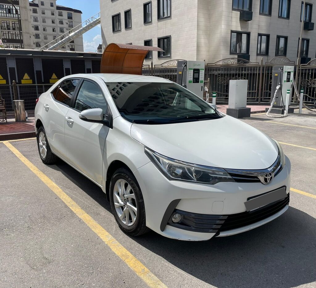 Toyota Corolla: 2017 г., 1.6 л, Автомат, Бензин, Седан — фото 1