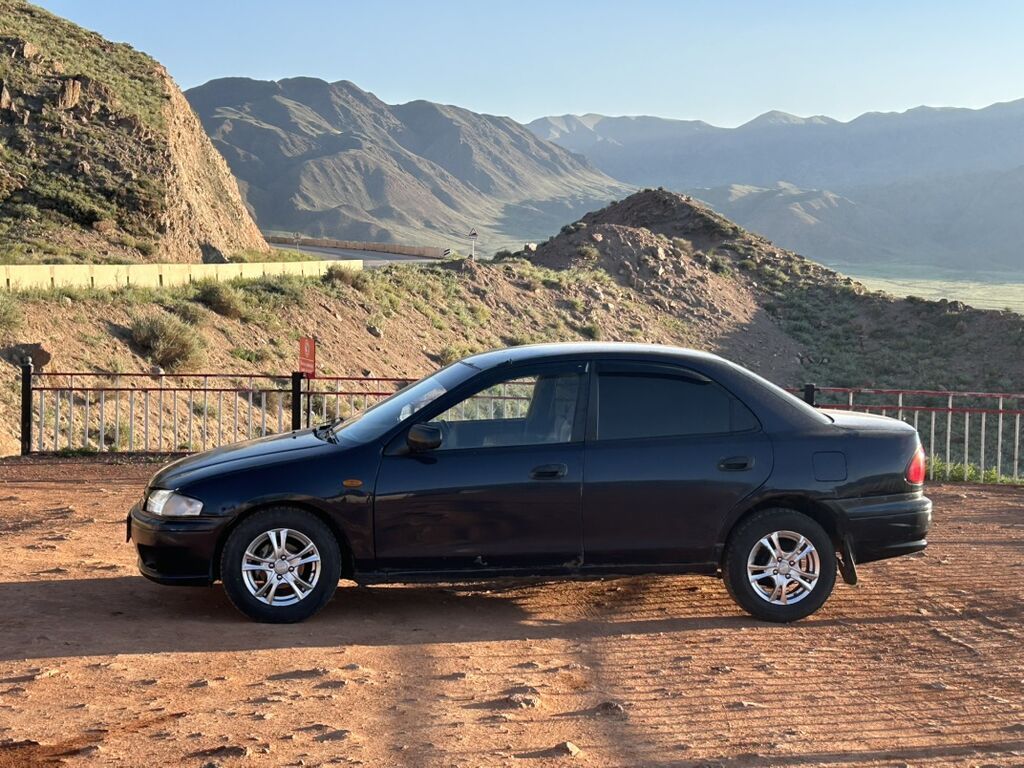 Mazda 323: 1999 г., 1.5 л, Автомат, Бензин, Седан: фото 2