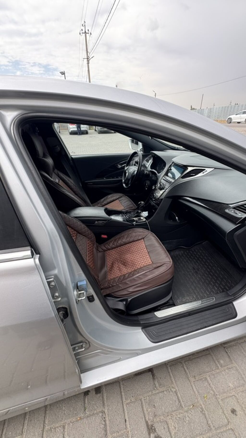 Hyundai Grandeur: 2011 г., 3 л, Автомат, Газ, Седан: фото 8