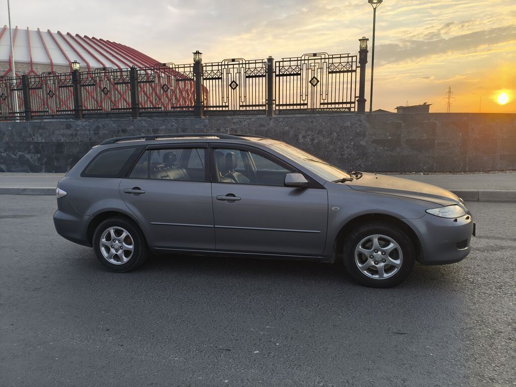 Mazda 6: 2004 г., 2.3 л, Механика, Бензин, Универсал: фото 2
