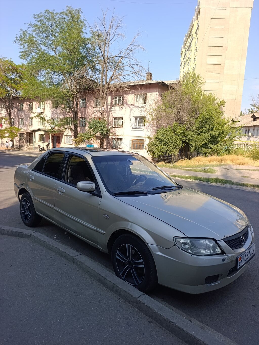 Mazda 323: 2002 г., 1.6 л, Автомат, Бензин, Седан: фото 4