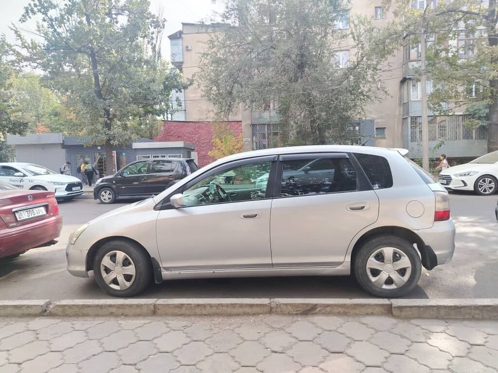 Honda Civic: 2004 г., Автомат, Бензин, Хэтчбэк: фото 2