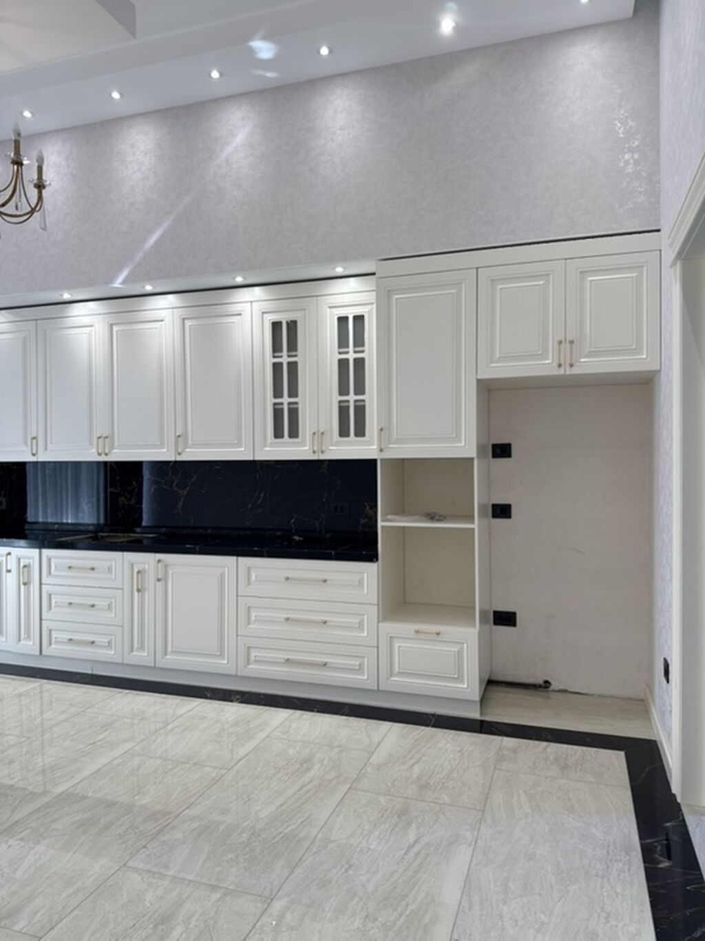 5 otaqlı, 216 kv. m, Yeni təmirli