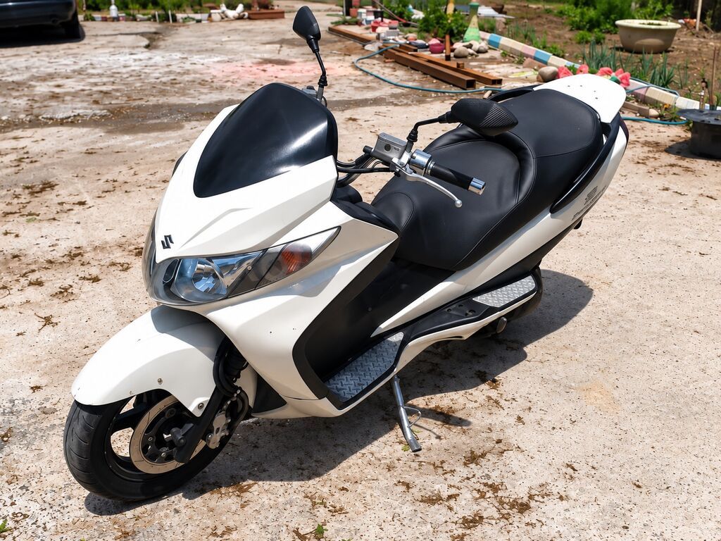 Макси-скутер Suzuki, 250 куб. см, Бензин, Б/у: фото 1
