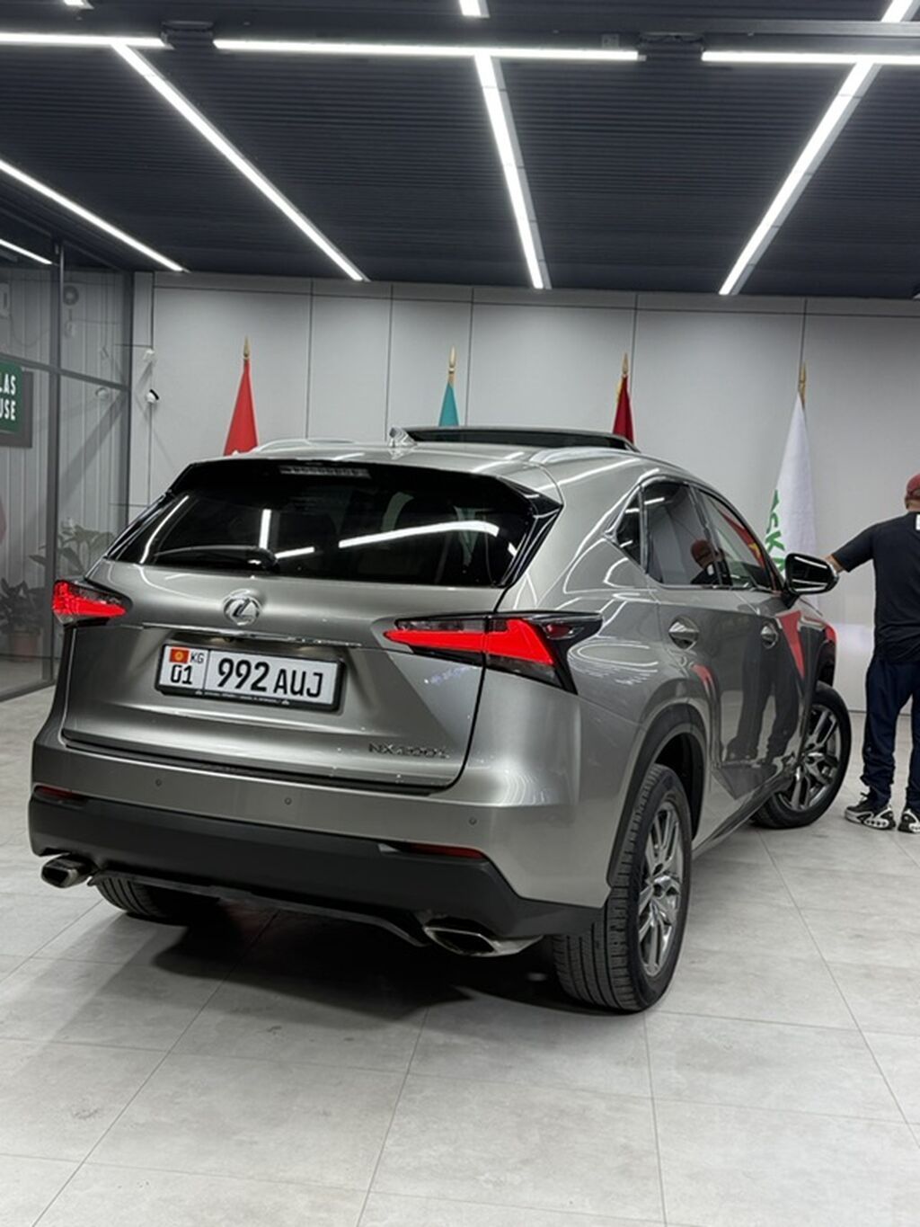 Lexus NX: 2016 г., 2 л, Автомат, Бензин, Кроссовер: фото 5