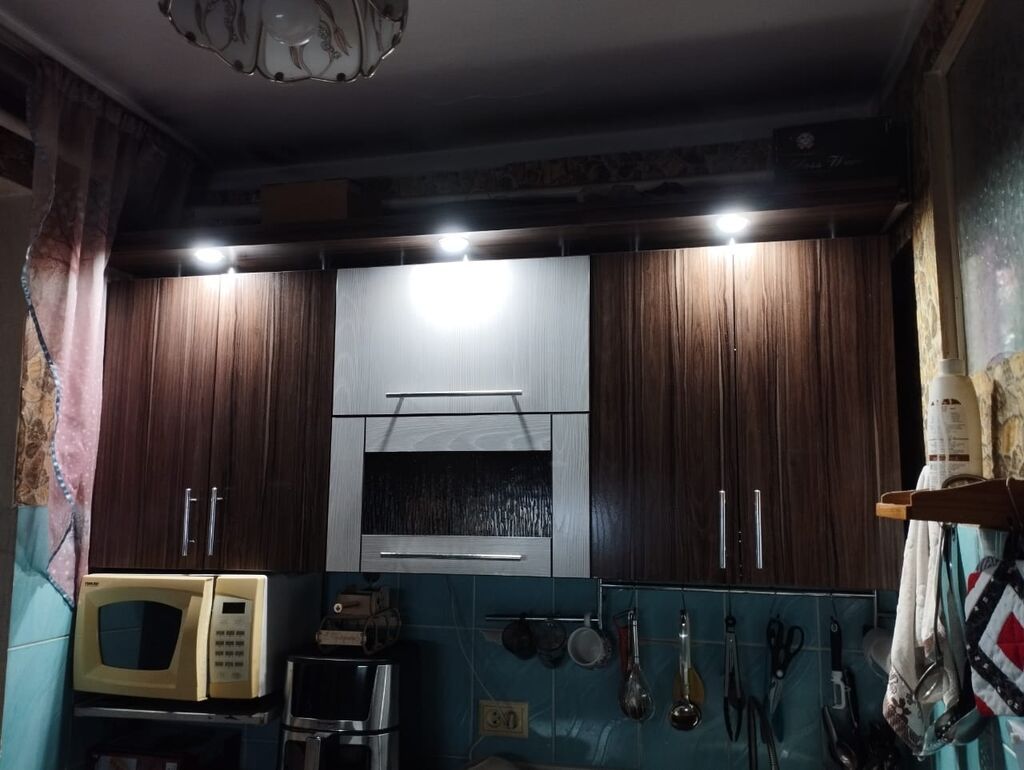 Продается кухонный гарнитур. Верх: 1.8*0.70*0.30 Низ: 1.0.70 Торг: фото 1