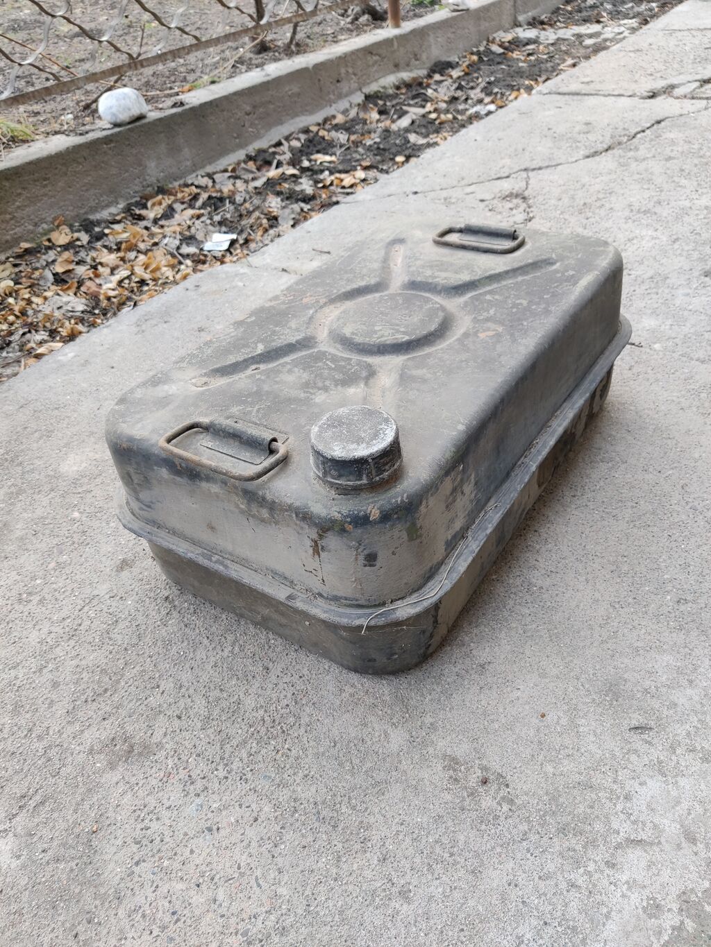 Продаю канистру для бензина, 40 литровая | 1400 KGS | Другое Бишкек ᐈ ...