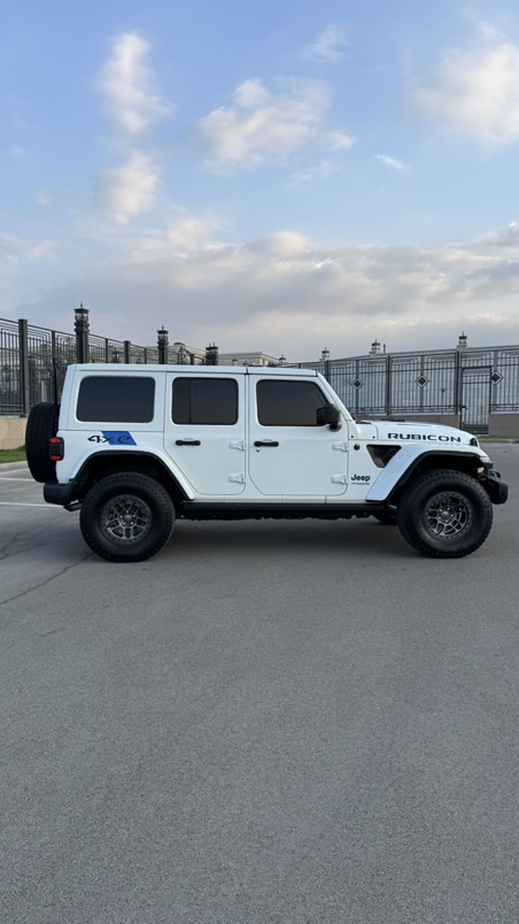 Jeep Wrangler: 2022 г., 2 л, Автомат, Гибрид, Внедорожник: фото 8