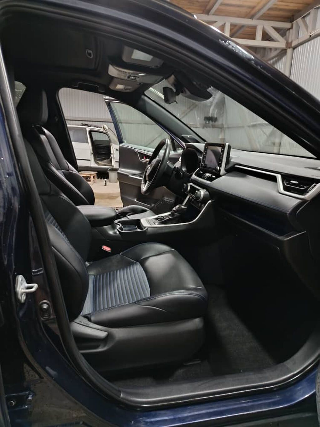 Toyota RAV4: 2021 г.: фото 7