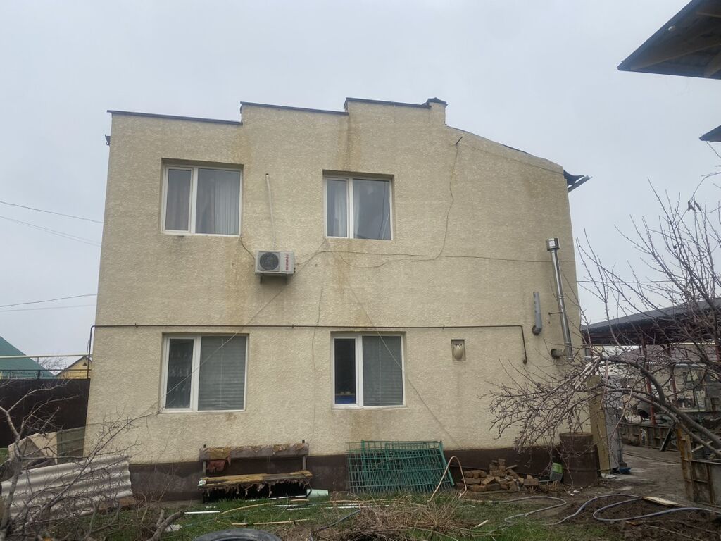 Продаётся двухэтажный жилой дом с придомовой территорией. Основные